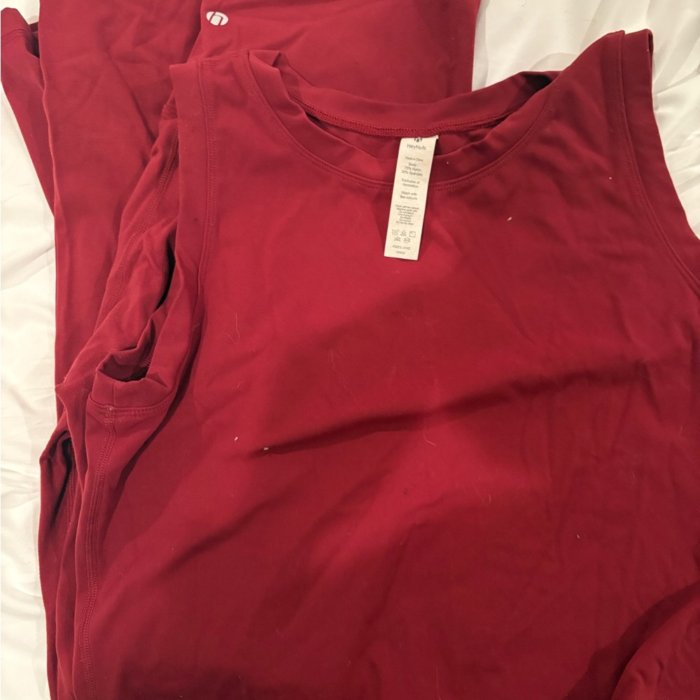 HeyNuts crop workout set